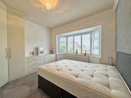 Manor Road, Shaw, Image 10