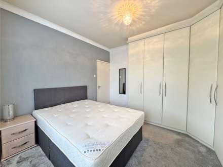 Manor Road, Shaw, Image 11