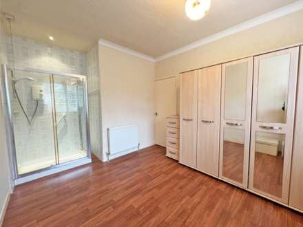 Manor Road, Shaw, Image 13