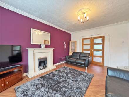 Manor Road, Shaw, Image 4
