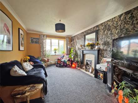 Highfield Drive, Royton, Image 3