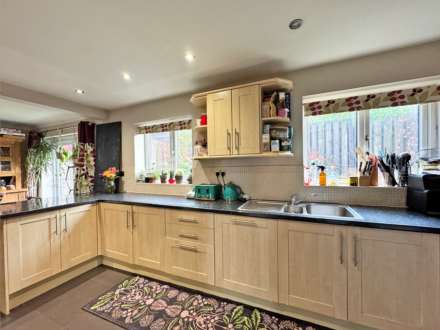 Highfield Drive, Royton, Image 6