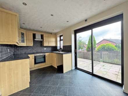 Oldham Road, Royton, Image 3