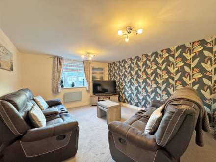 Read Close, Shaw, Image 2