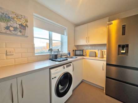 Read Close, Shaw, Image 4