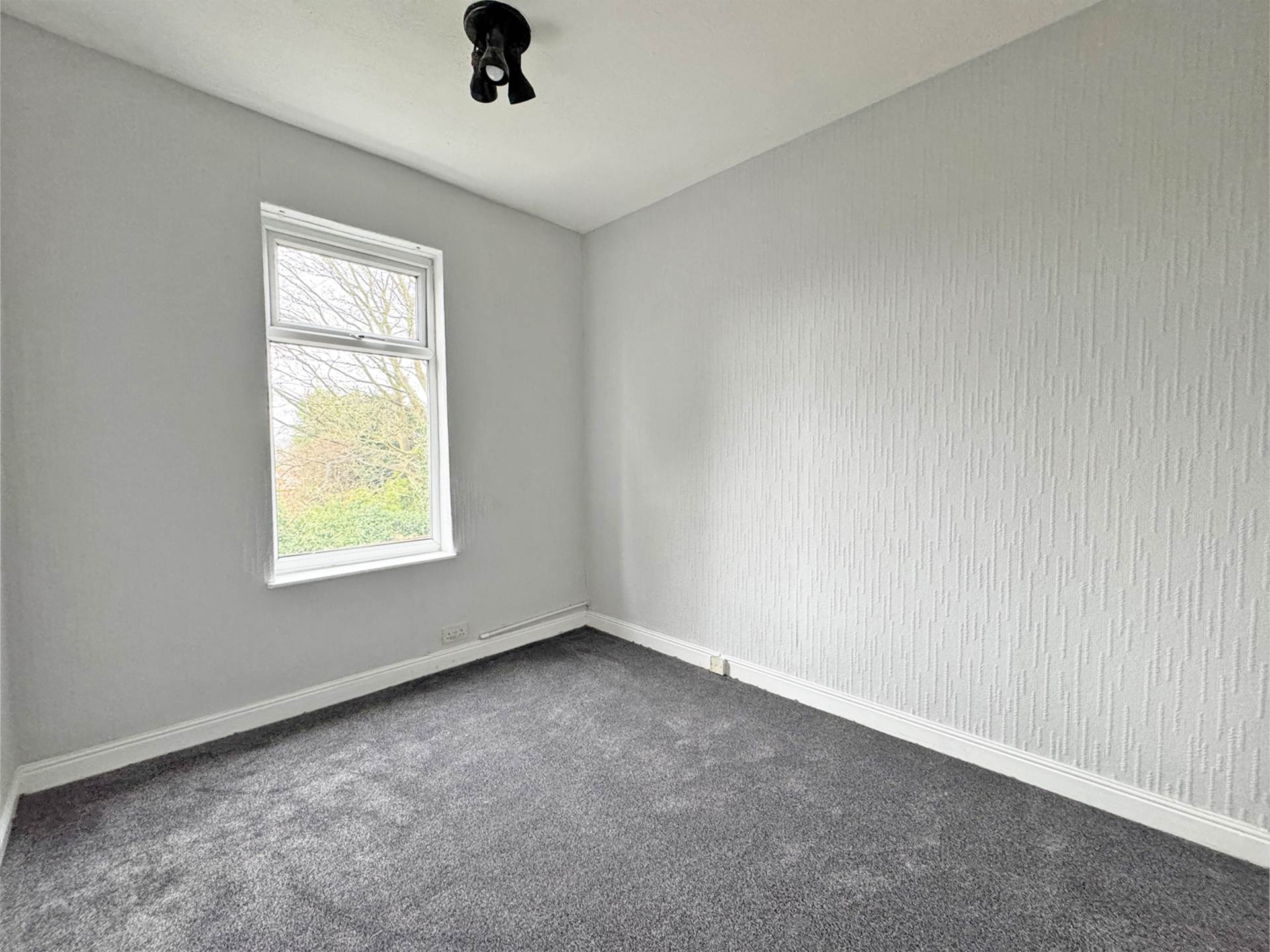 Grains Road, Shaw, Image 10