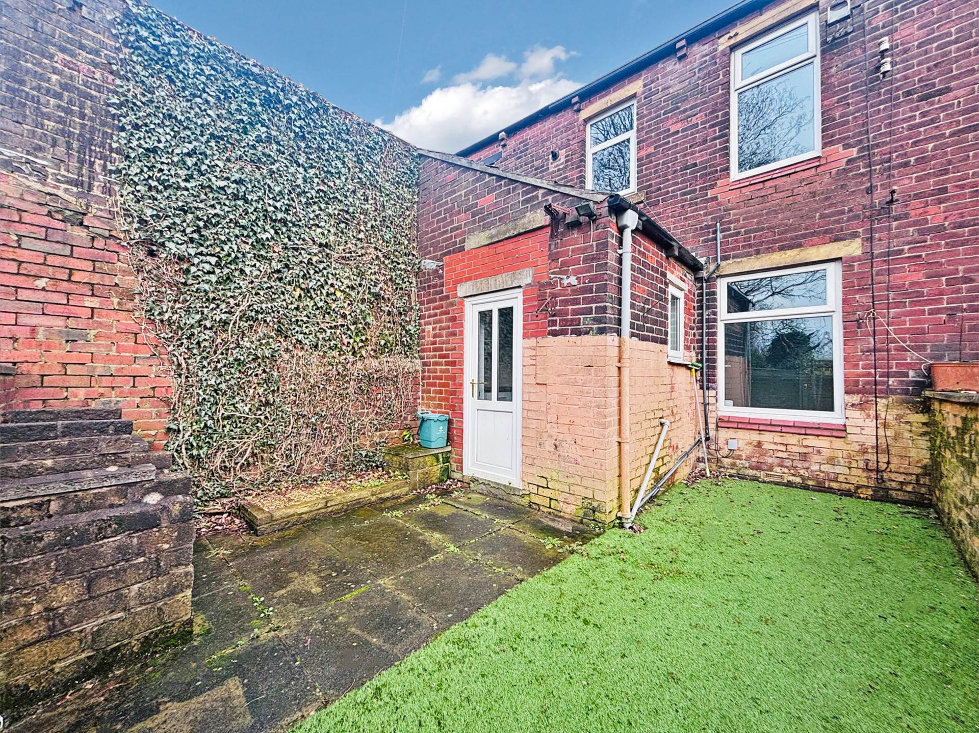 Grains Road, Shaw, Image 15