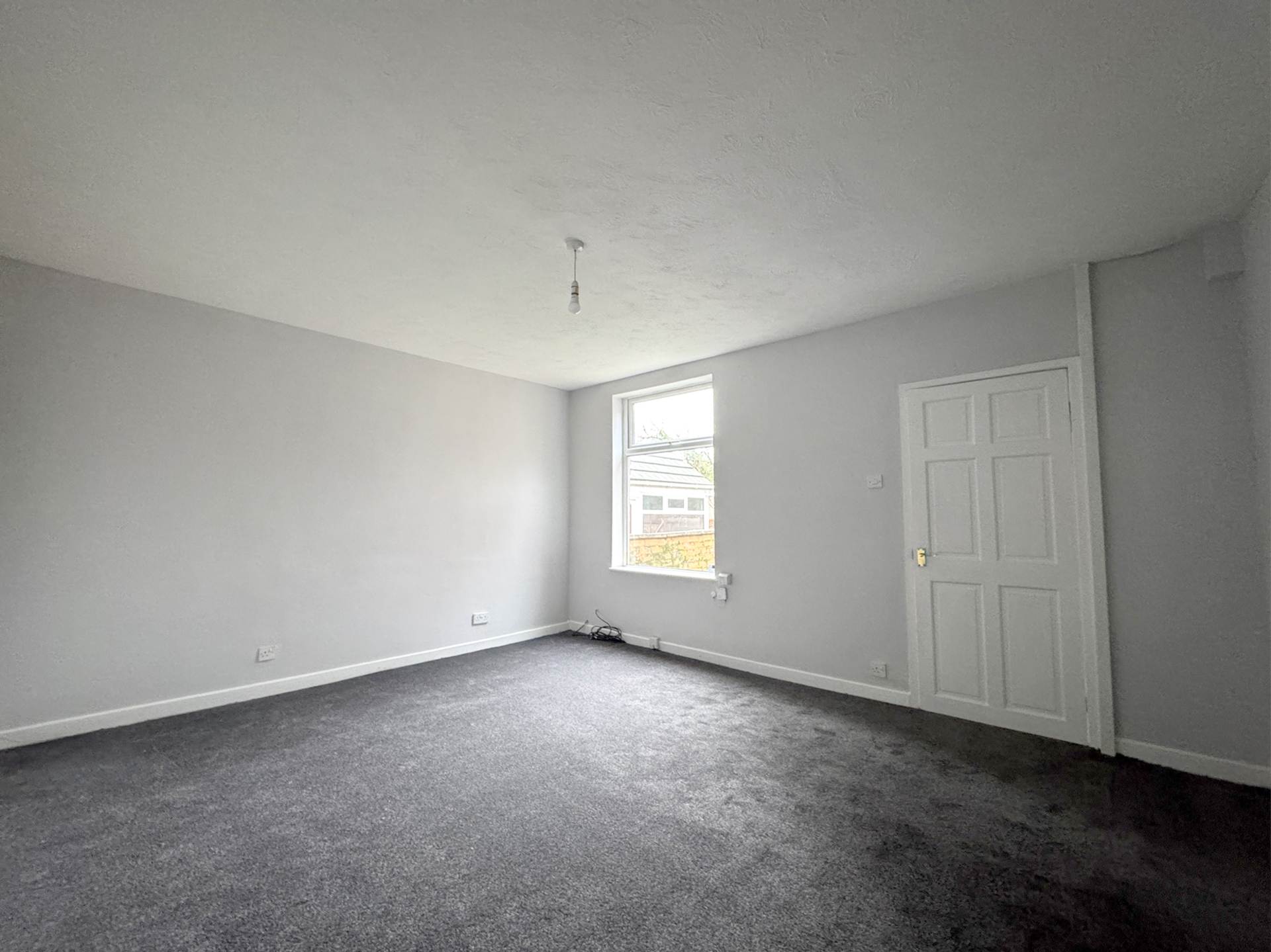 Grains Road, Shaw, Image 3