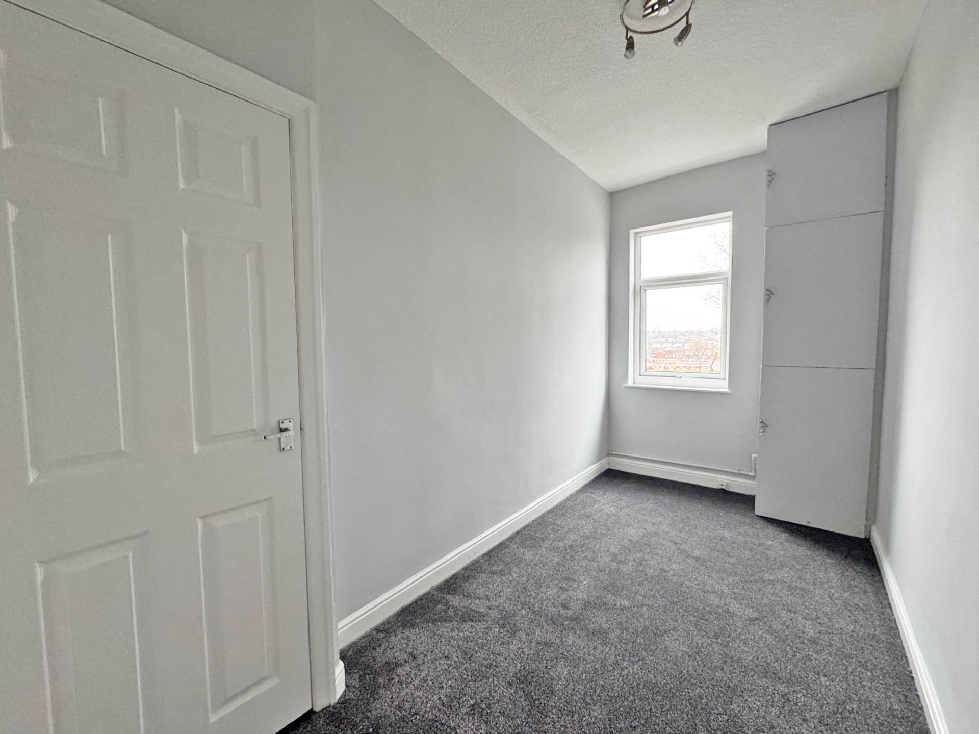 Grains Road, Shaw, Image 5