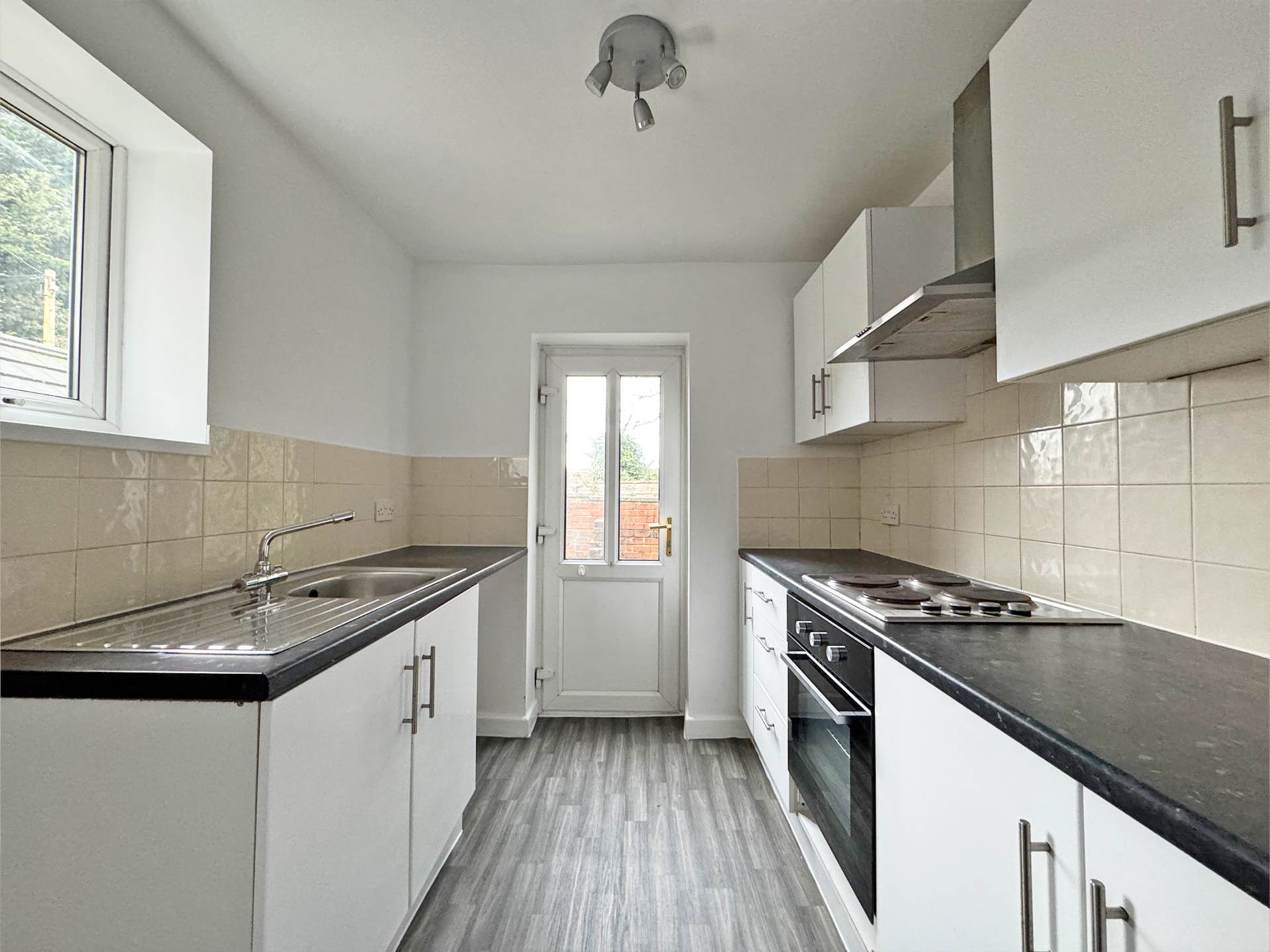 Grains Road, Shaw, Image 6