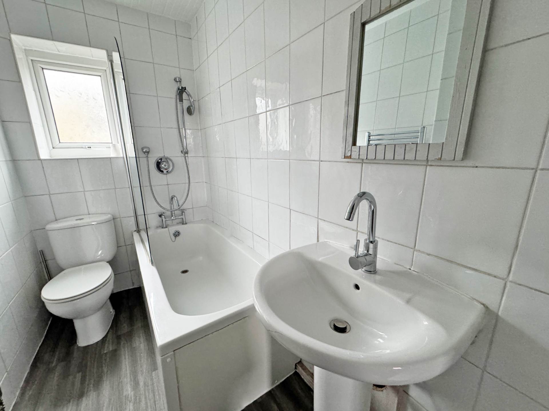 Grains Road, Shaw, Image 7