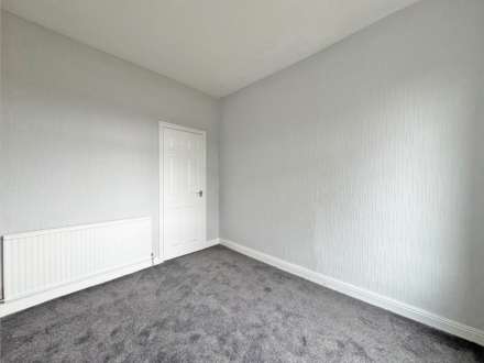 Grains Road, Shaw, Image 12