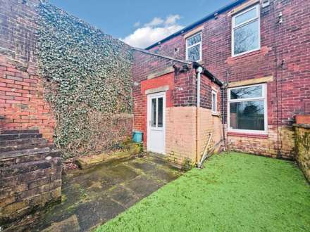 Grains Road, Shaw, Image 15