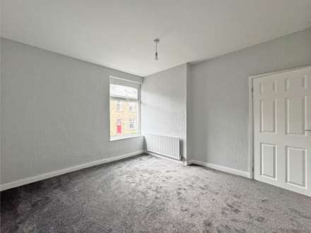 Grains Road, Shaw, Image 4