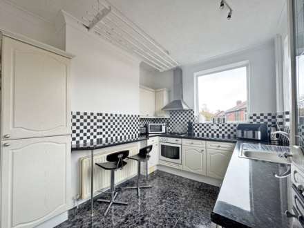 Edge Hill Road, Royton, Image 4