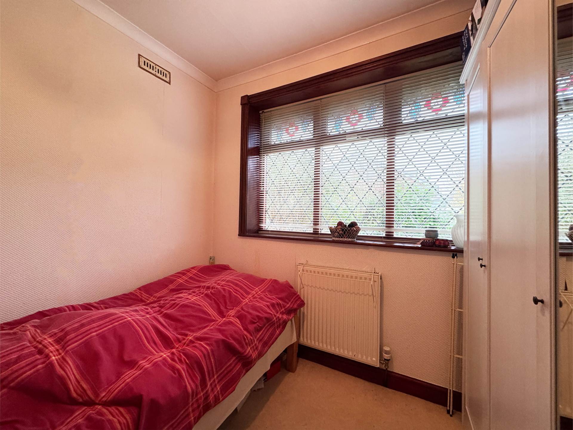 Dorset Avenue, High Crompton, Image 11