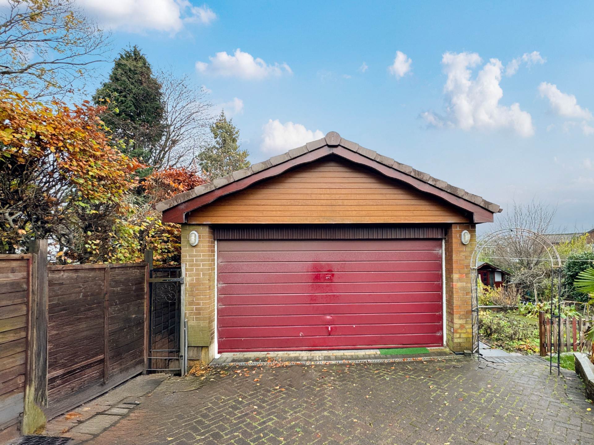 Dorset Avenue, High Crompton, Image 17