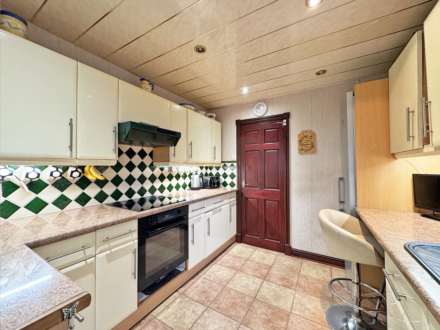 Dorset Avenue, High Crompton, Image 7