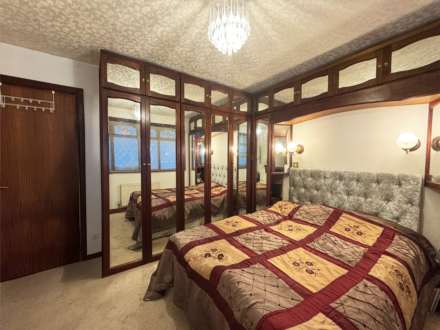 Dorset Avenue, High Crompton, Image 9