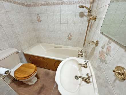 Walkers Court, Springhead, Image 11