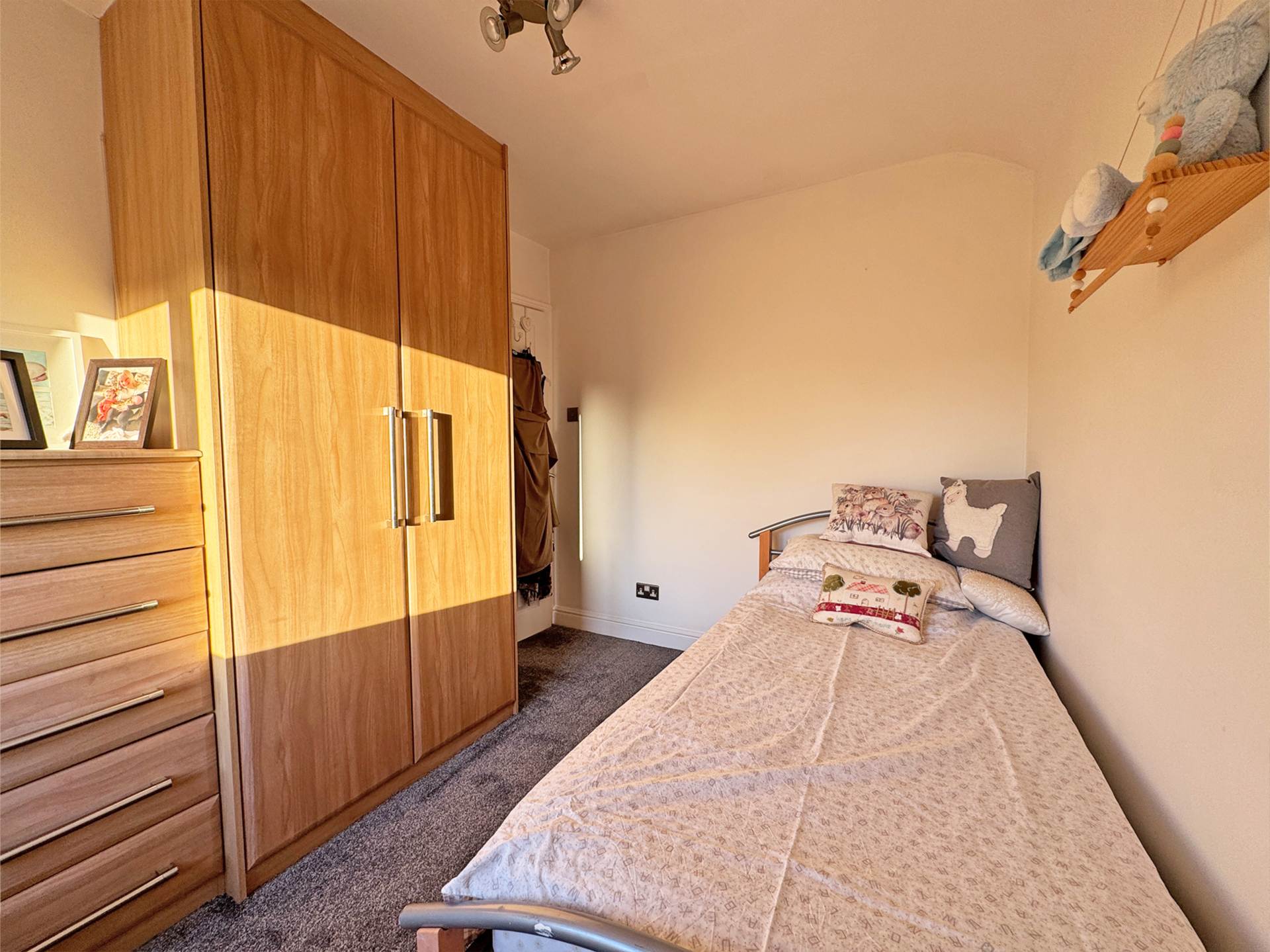 Princess Road, Oldham, Image 15