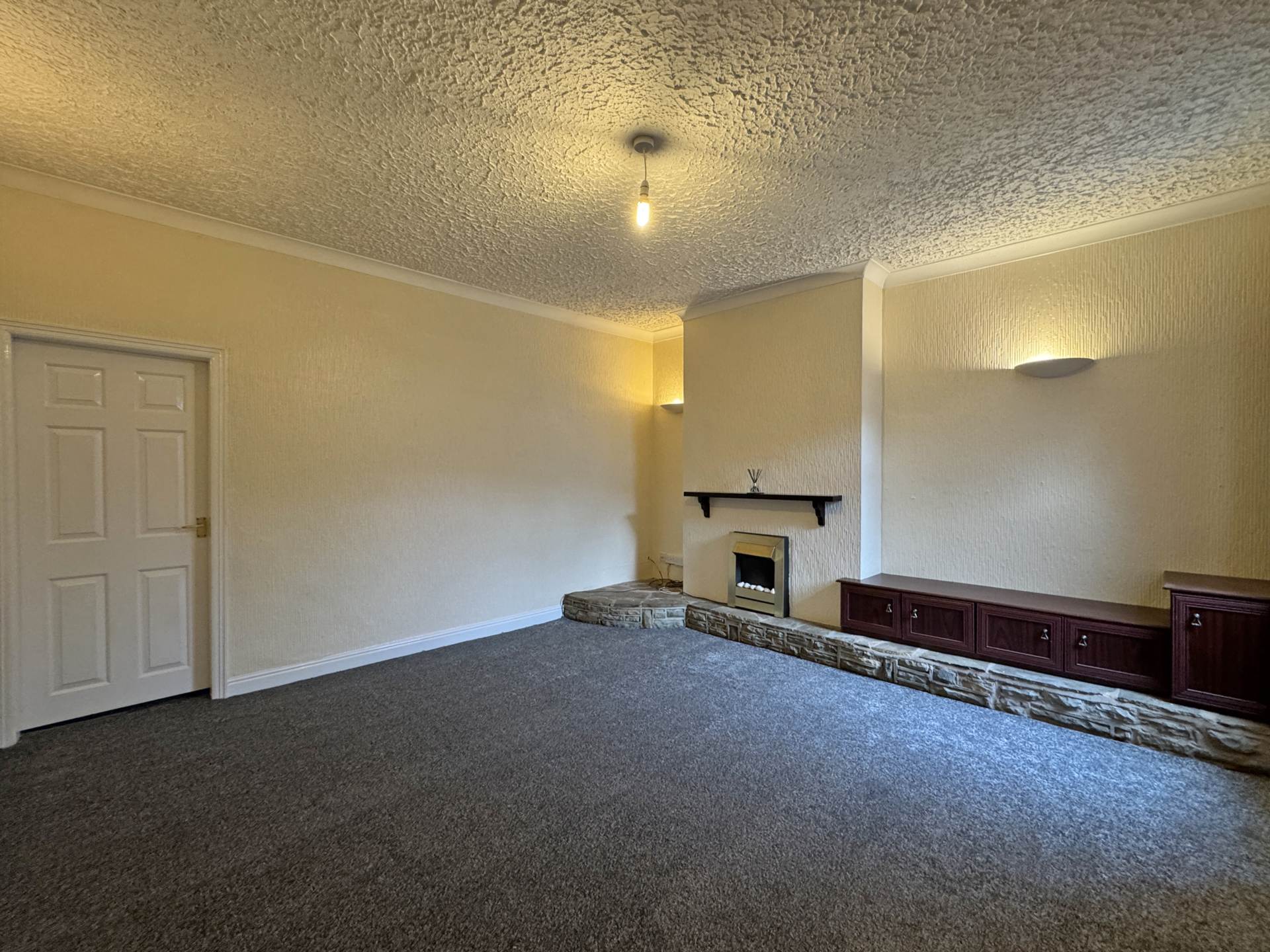 Oldham Road, Royton, Image 2