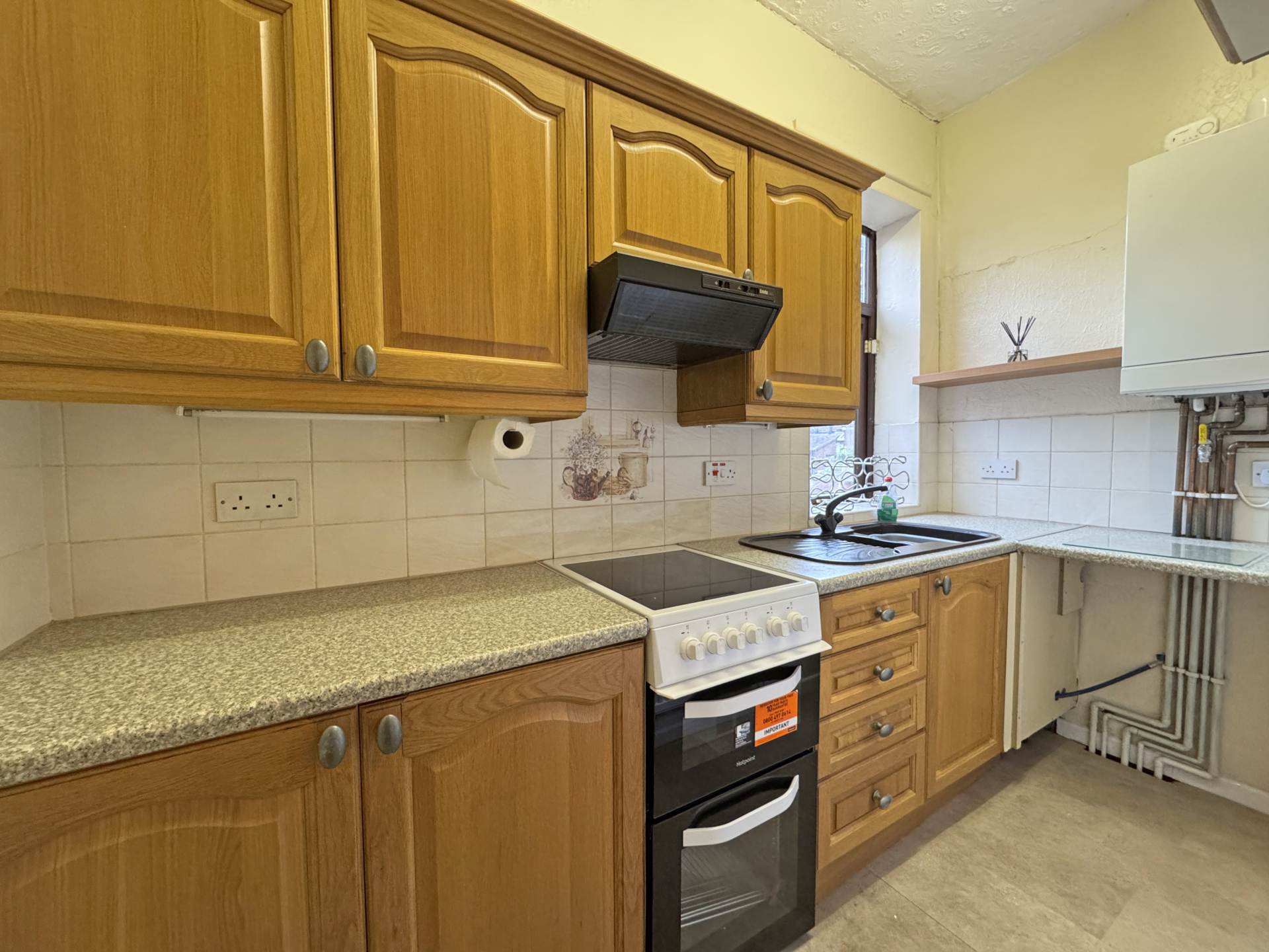 Oldham Road, Royton, Image 3