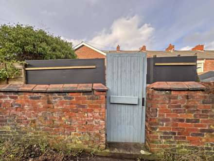 Oldham Road, Royton, Image 13