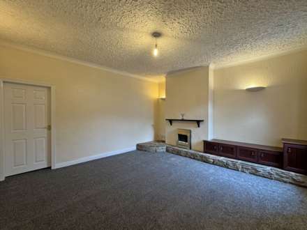 Oldham Road, Royton, Image 2