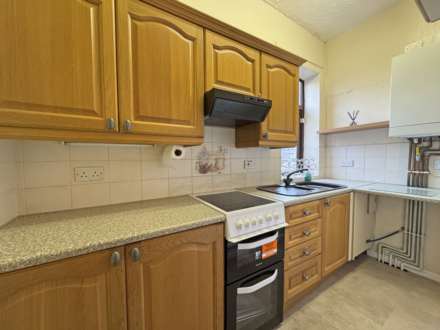 Oldham Road, Royton, Image 3