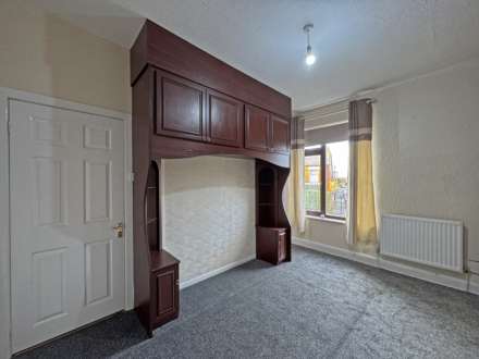 Oldham Road, Royton, Image 5