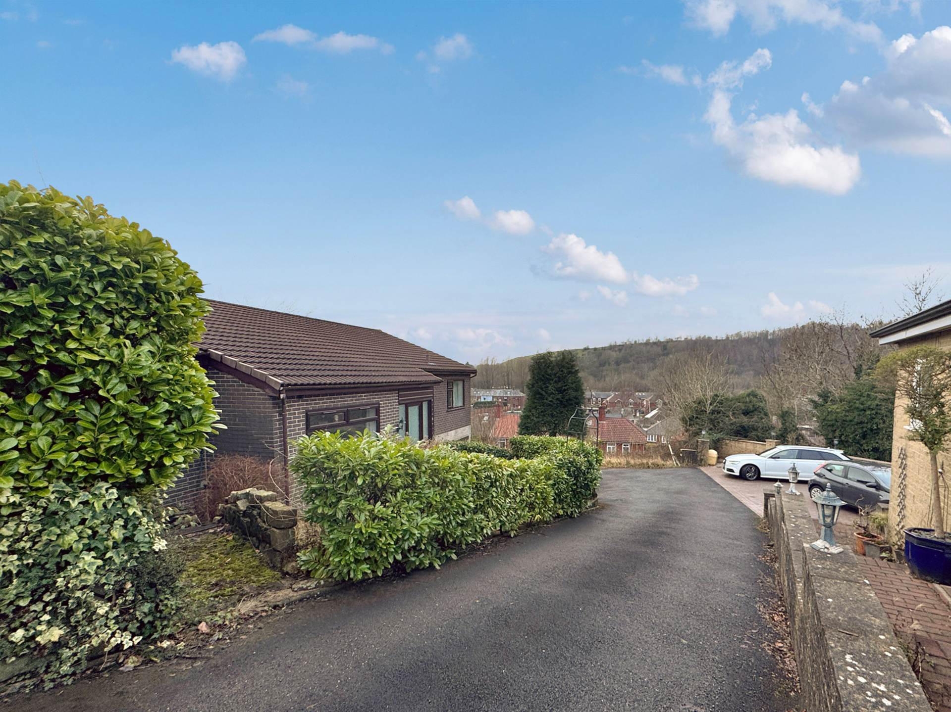 Upper Cliff Hill, Shaw, Image 2