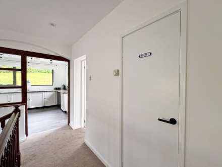 Upper Cliff Hill, Shaw, Image 11