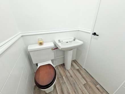 Upper Cliff Hill, Shaw, Image 17