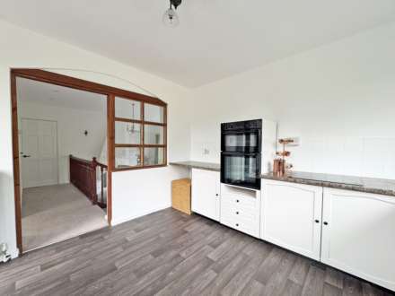 Upper Cliff Hill, Shaw, Image 8