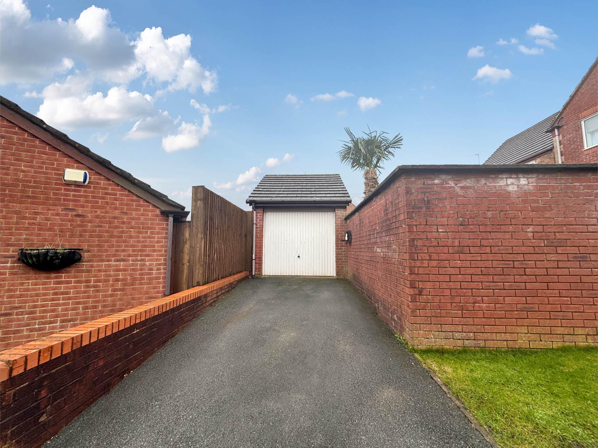 Pilgrim Way, Moorside, Image 19