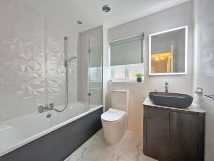 Pilgrim Way, Moorside, Image 18