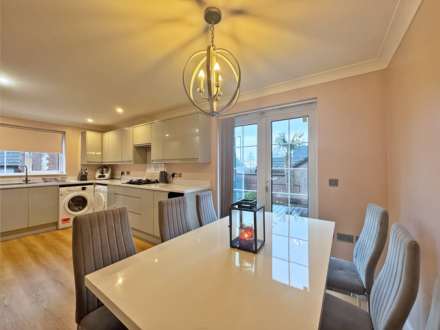 Pilgrim Way, Moorside, Image 5