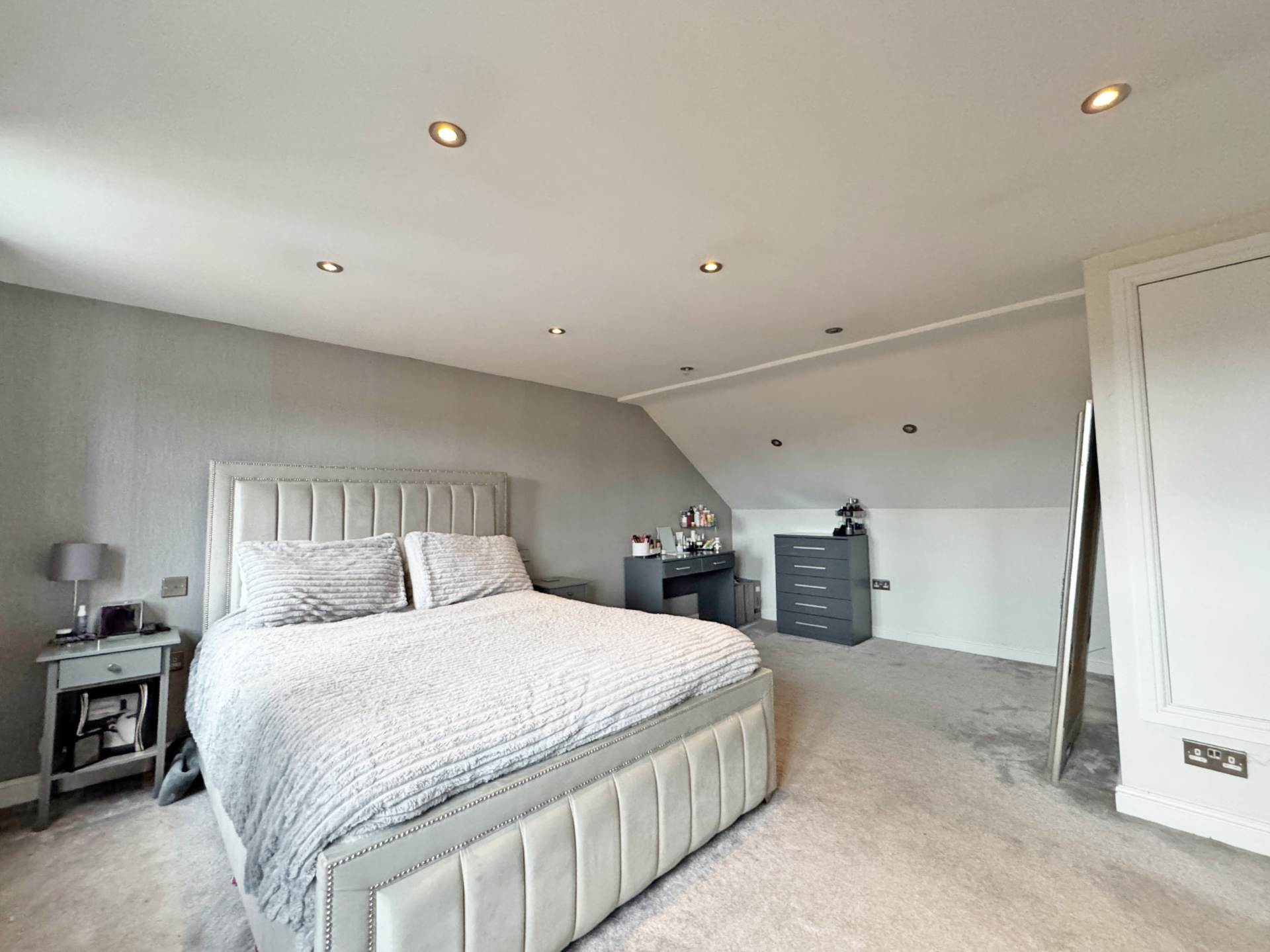 Larchfield Close, Royton, Image 4