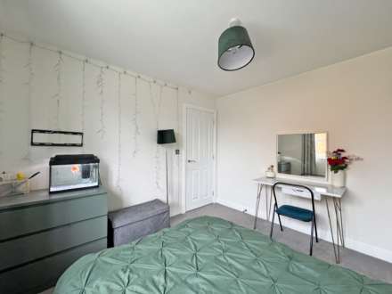 Larchfield Close, Royton, Image 10