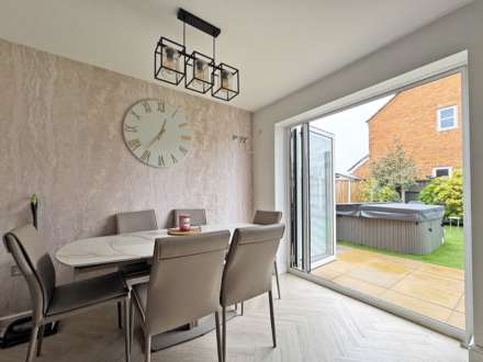 Larchfield Close, Royton, Image 12