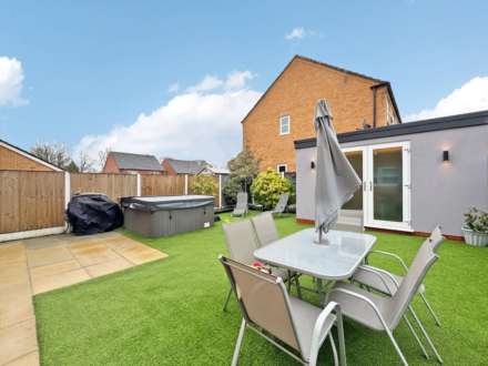 Larchfield Close, Royton, Image 13