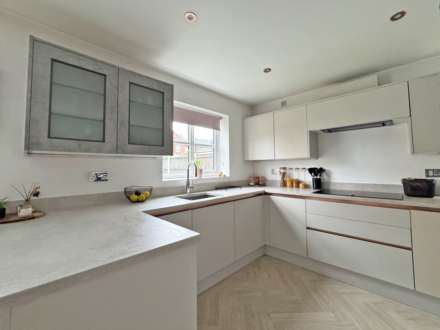 Larchfield Close, Royton, Image 16