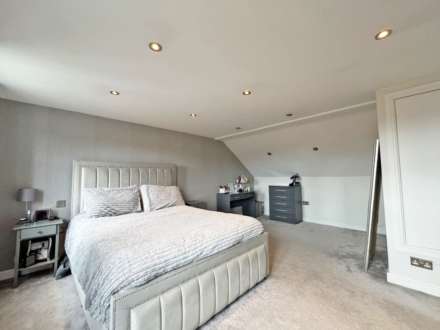 Larchfield Close, Royton, Image 4