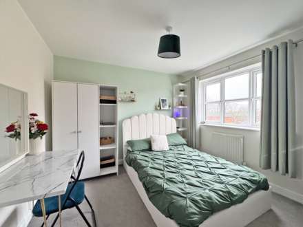 Larchfield Close, Royton, Image 5