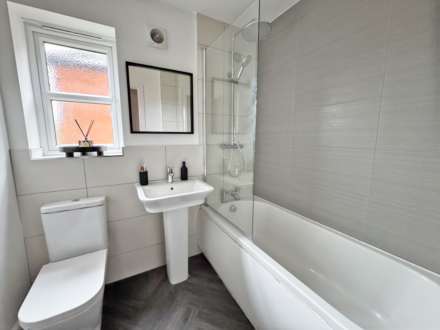 Larchfield Close, Royton, Image 7