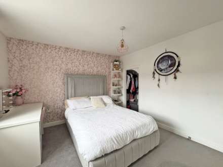 Larchfield Close, Royton, Image 8