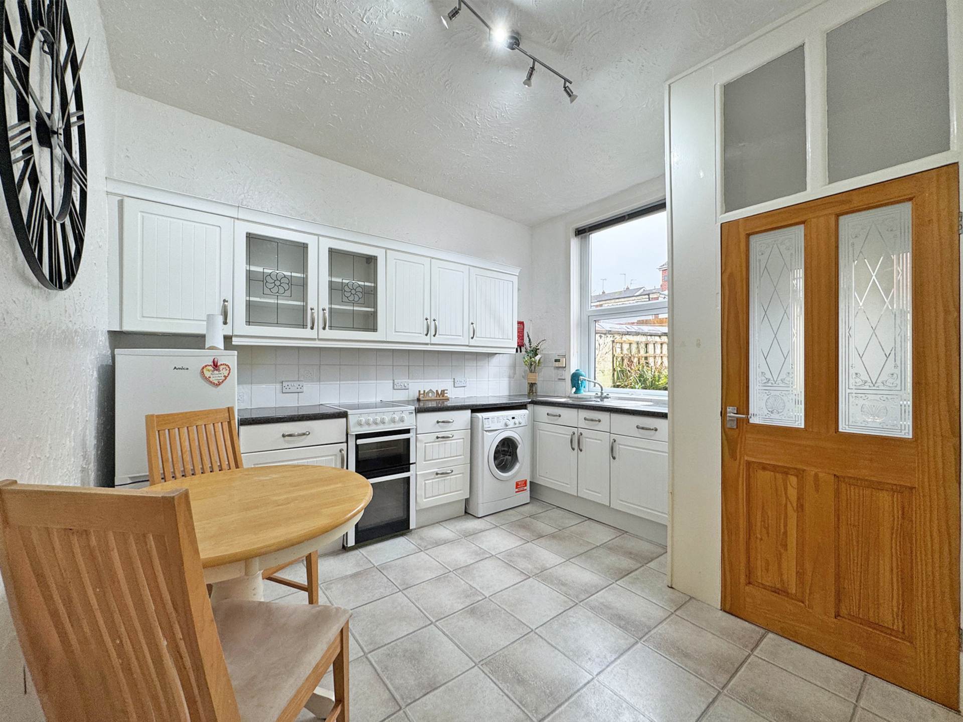 Turner Street, Lees, Image 4