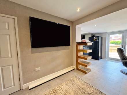 Surrey Avenue, High Crompton, Image 12