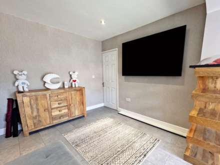 Surrey Avenue, High Crompton, Image 2